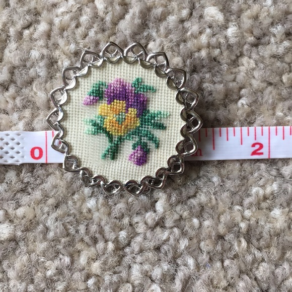 3/$10 Flower brooch pin needle point flower silver - Picture 5 of 13